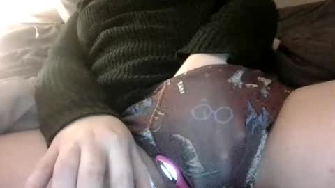 Snapshot of makemewatch chatting on 10.29.25 makemewatch online show from 10.29.25