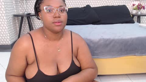 Snapshot of makena_gh chatting on 12.22.24 makena online show from 12.22.24