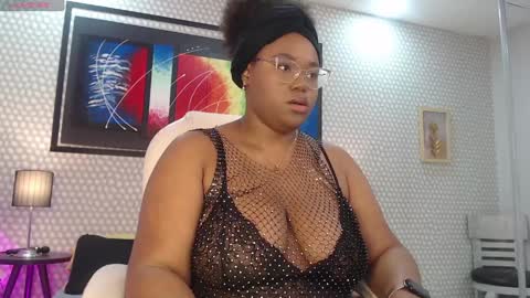 Snapshot of makena_gh chatting on 12.31.24 makena online show from 12.31.24