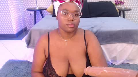 Snapshot of makena_gh chatting on 01.08.25 makena online show from 01.08.25