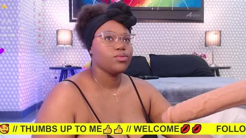 Snapshot of makena_gh chatting on 01.11.25 makena online show from 01.11.25