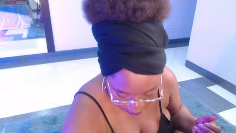Snapshot of makena_gh chatting on 01.17.25 makena online show from 01.17.25