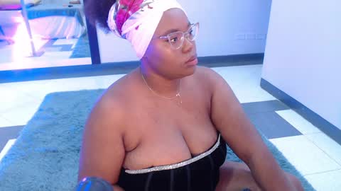 Snapshot of makena_gh chatting on 01.20.25 makena online show from 01.20.25