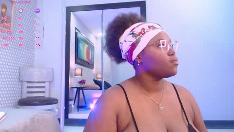 Snapshot of makena_gh chatting on 01.29.25 makena online show from 01.29.25