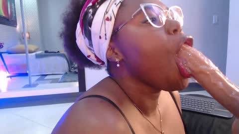 Snapshot of makena_gh chatting on 01.31.25 makena online show from 01.31.25