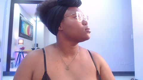 Snapshot of makena_gh chatting on 02.03.25 makena online show from 02.03.25