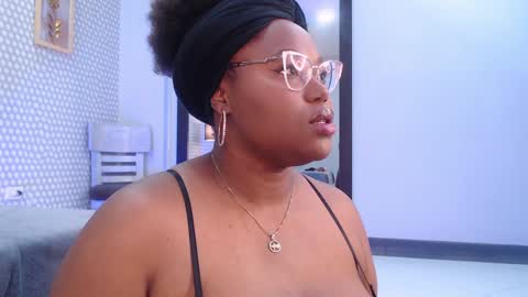 Snapshot of makena_gh chatting on 02.05.25 makena online show from 02.05.25