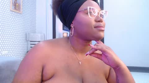 Snapshot of makena_gh chatting on 02.08.25 makena online show from 02.08.25