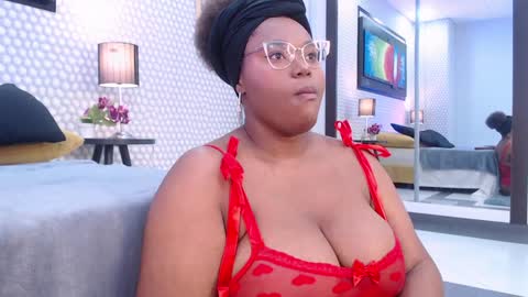 Snapshot of makena_gh chatting on 02.09.25 makena online show from 02.09.25