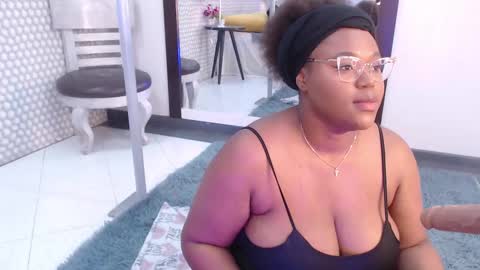 Snapshot of makena_gh chatting on 02.17.25 makena online show from 02.17.25