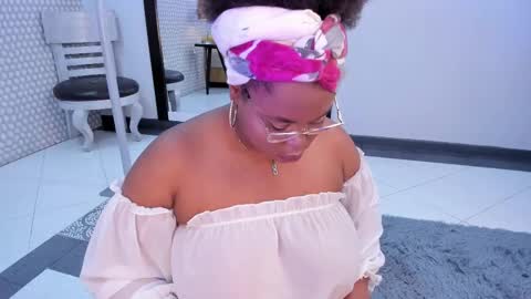 Snapshot of makena_gh chatting on 03.09.25 makena online show from 03.09.25