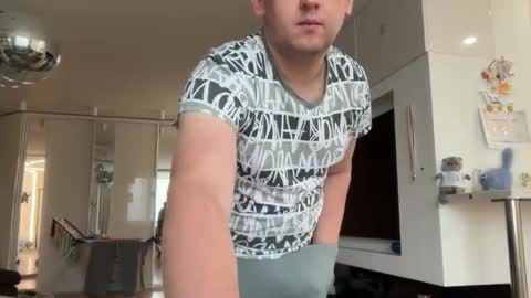 Snapshot of maks199402 chatting on 10.19.25 maksoffice online show from 10.19.25