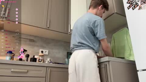 Snapshot of malcolm_yang chatting on 02.10.25 Tom and Mark 3 online show from 02.10.25