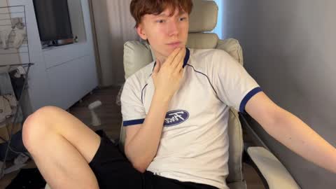 Snapshot of malcolm_yang chatting on 11.04.25 Tom and Mark 3 online show from 11.04.25