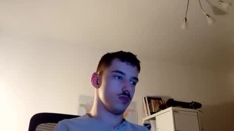 Snapshot of male20y chatting on 04.05.26 male20y online show from 04.05.26