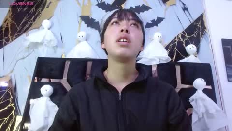 malejacs01 online show from 10.21.25