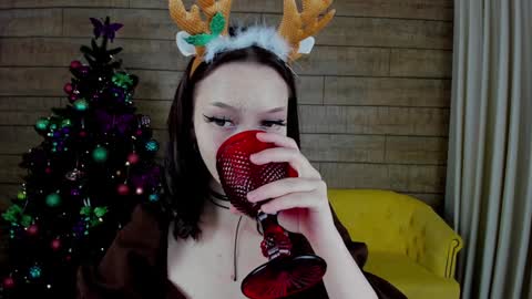 Snapshot of malialandre chatting on 12.14.24 Malialandre online show from 12.14.24
