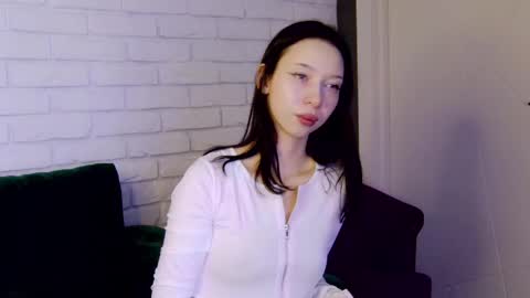 Snapshot of malialandre chatting on 02.11.25 Malialandre online show from 02.11.25