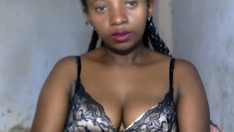 malinah01 online show from 12.17.24