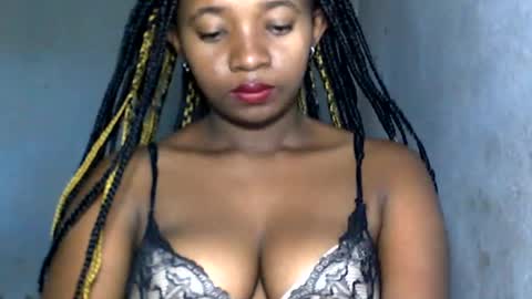 malinah01 online show from 01.05.25