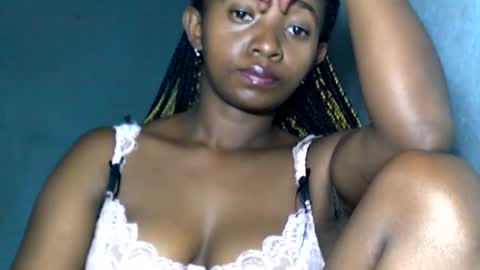 malinah01 online show from 01.13.25