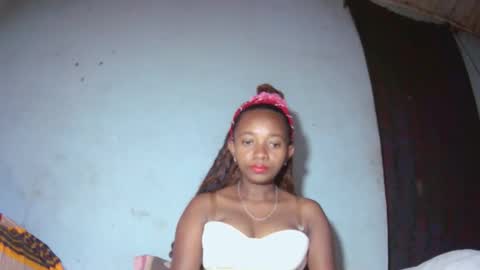 malinah01 online show from 09.18.25