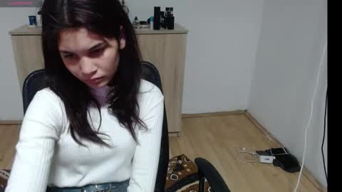 Snapshot of mallorymyers chatting on 10.27.25 mallorymyers online show from 10.27.25