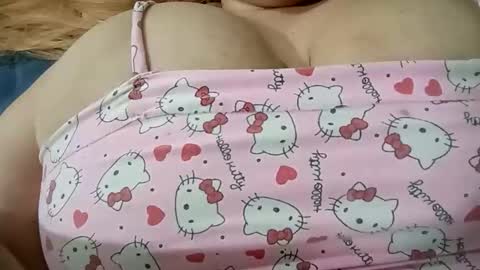 Snapshot of mally_cooperr chatting on 11.15.25 Aleja zapata online show from 11.15.25