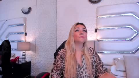 Snapshot of malorysweet chatting on 01.11.25 MalorySweet online show from 01.11.25