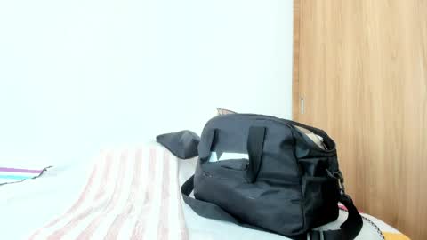 instagram  nueela   online show from 04.11.26