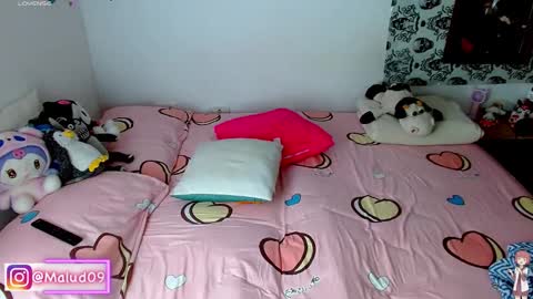 Snapshot of malud_09 chatting on 10.10.25 online show from 10.10.25