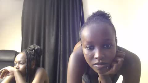 Snapshot of mamaapussy chatting on 02.20.25 mamaa online show from 02.20.25