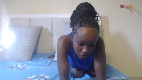 Snapshot of mamaapussy chatting on 02.25.25 mamaa online show from 02.25.25