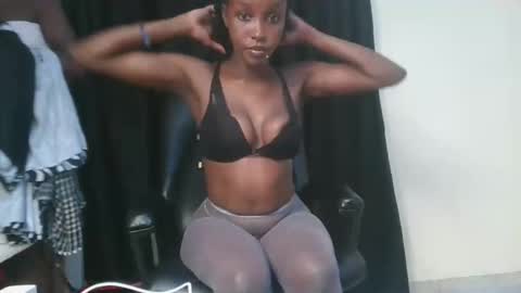 Snapshot of mamaapussy chatting on 03.12.25 mamaa online show from 03.12.25