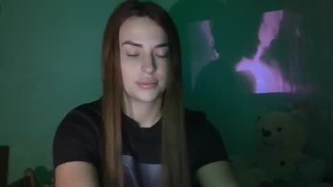 Snapshot of mandibrooks chatting on 09.18.25 MandiBrooks online show from 09.18.25