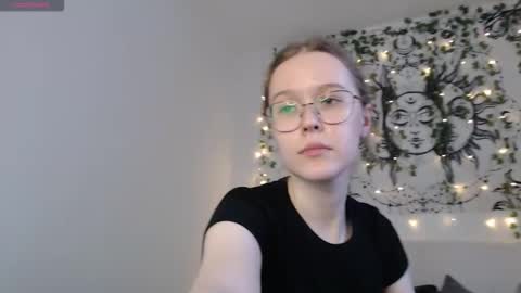 Snapshot of mandymilson chatting on 09.26.25 Mandy online show from 09.26.25