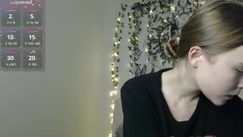 Snapshot of mandymilson chatting on 10.10.25 Mandy online show from 10.10.25