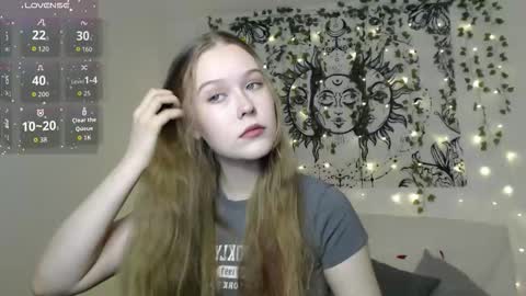 Snapshot of mandymilson chatting on 10.14.25 Mandy online show from 10.14.25