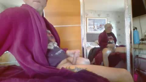 Snapshot of mangomann chatting on 11.21.25 mangomann online show from 11.21.25