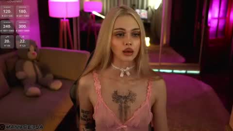 Snapshot of manifreyja chatting on 07.28.26 Amelie online show from 07.28.26