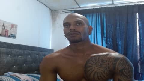 Snapshot of manolofitt chatting on 12.20.24 Manolo online show from 12.20.24