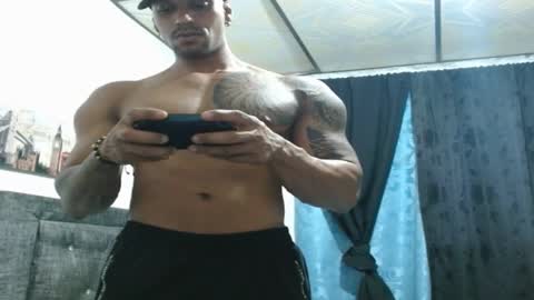 Snapshot of manolofitt chatting on 01.12.25 Manolo online show from 01.12.25