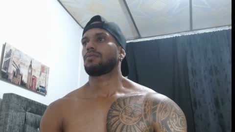 Snapshot of manolofitt chatting on 02.02.25 Manolo online show from 02.02.25