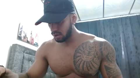 Snapshot of manolofitt chatting on 02.05.25 Manolo online show from 02.05.25