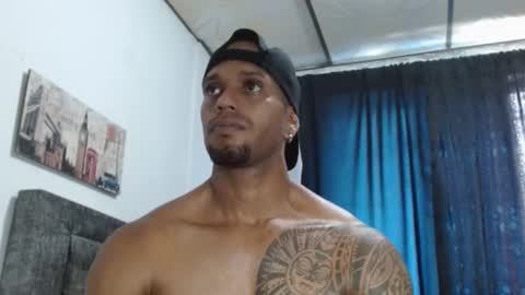 Snapshot of manolofitt chatting on 02.18.25 Manolo online show from 02.18.25