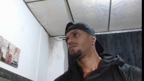 Snapshot of manolofitt chatting on 02.23.25 Manolo online show from 02.23.25