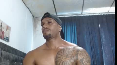 Snapshot of manolofitt chatting on 03.11.25 Manolo online show from 03.11.25