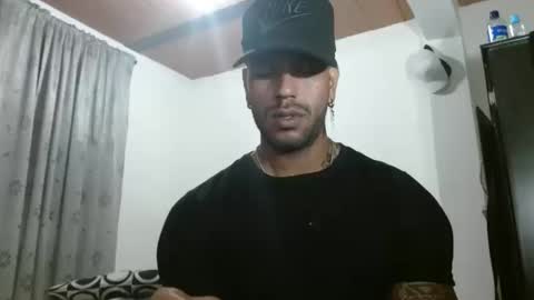 Snapshot of manolofitt chatting on 10.16.25 Manolo online show from 10.16.25