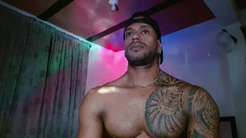 Snapshot of manolofitt chatting on 10.17.25 Manolo online show from 10.17.25