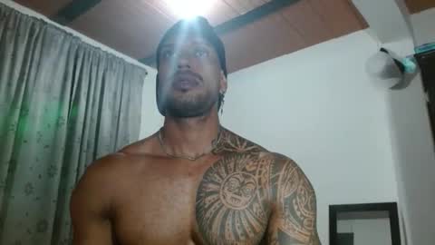 Snapshot of manolofitt chatting on 10.24.25 Manolo online show from 10.24.25